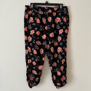 GNE Women's Floral Rayon Pull On Capri Black Size Small
